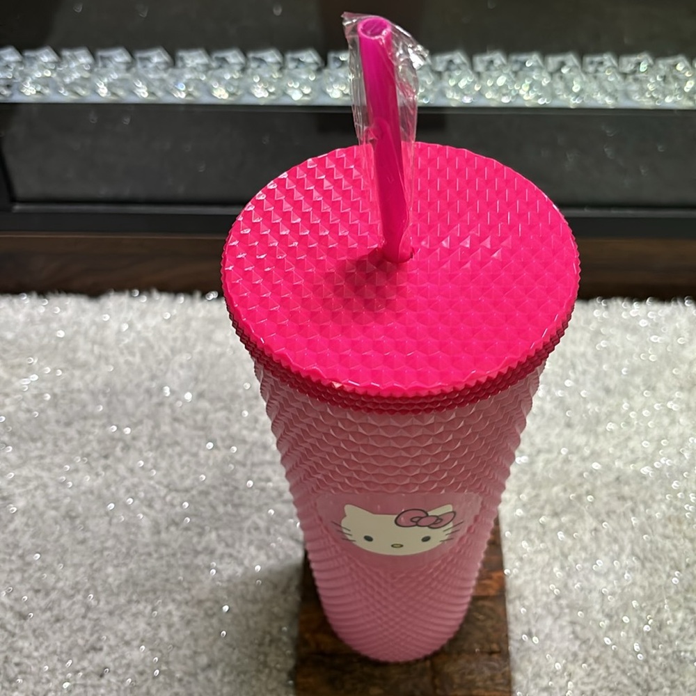 Hello Kitty tumbler, notebook, pencil pouch, and gift bag gift set. - Picture 5 of 9